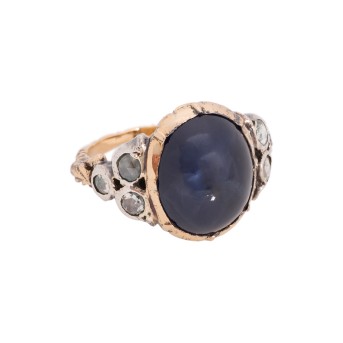 Ring mit Saphircabochon und Diamantrosen,