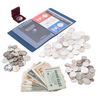 Coins and medals from all over the world, mostly silver and a few Imperial banknotes. Approx. 140 pieces.