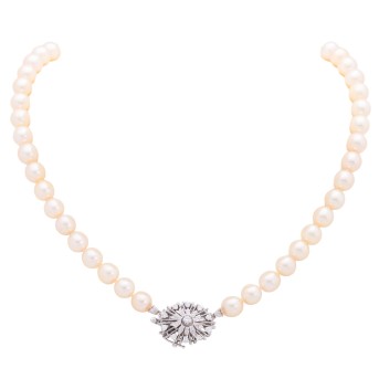 Perlenkette mit Diamantschließe,