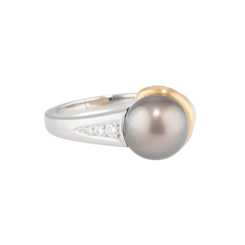 Ring with Tahitian pearl and 3 brilliant-cut diamonds totaling ca. 0.05 ct,