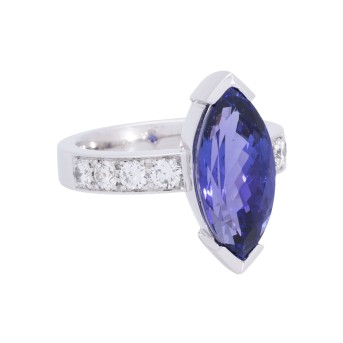 Ring mit Tansanit-Navette von 6,97 ct