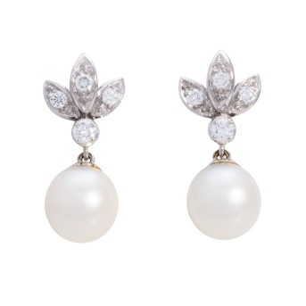 Ohrringe mit Akoyaperlen und Brillanten zus. ca. 0,3 ct,