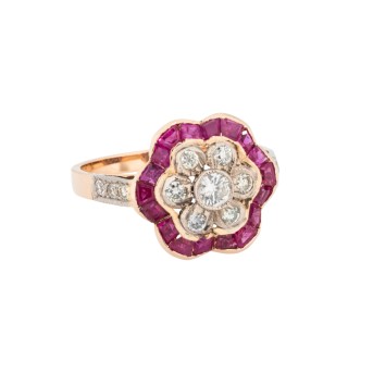 Flower ring with rubies and diamonds totaling ca. 0.45 ct,