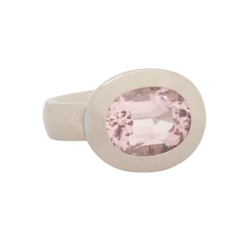 Ring mit Morganit im Ovalschliff,