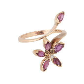 Ring mit 6 Rubinen und Brillant,