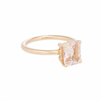 Ring mit apricotfarbigem Saphir 1,67 ct (grav.),