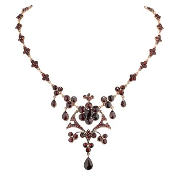 Fine antique garnet necklace,
