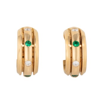 Pair of hoop earrings with emeralds,