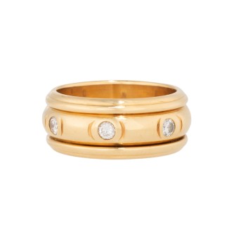 Ring with 7 diamonds,