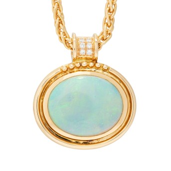 Anhänger mit weißem Opalcabochon,