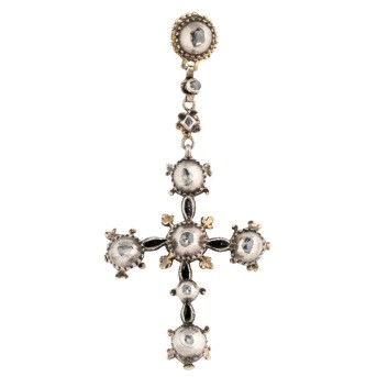 Cross pendant with diamond roses