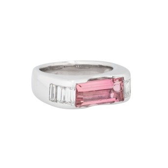 Ring with pink tourmaline flanked by diamond baguettes