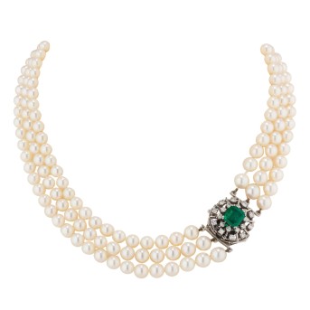 Perlencollier mit schöner Smaragd-Schmuckschließe,