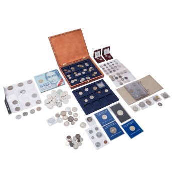 All the world - approx. 910g fine silver