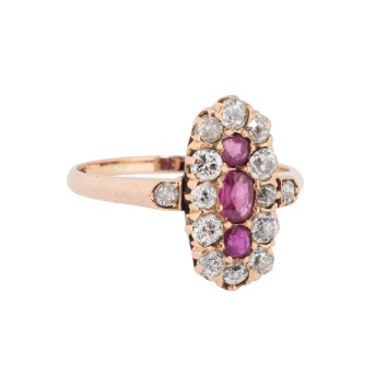 Ring mit 3 Rubinen umgeben von Altschliffdiamanten