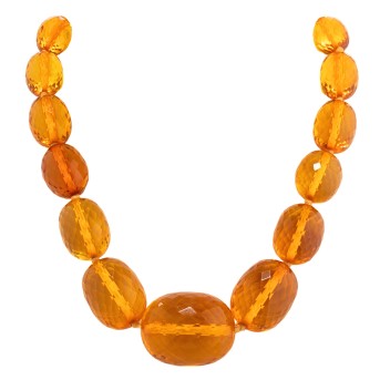 Kette aus sehr klaren facettierten Bernsteinoliven