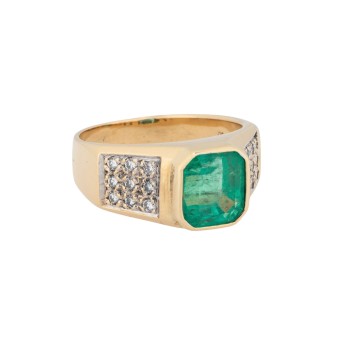 Ring with emerald approx. 2.6 ct and diamonds