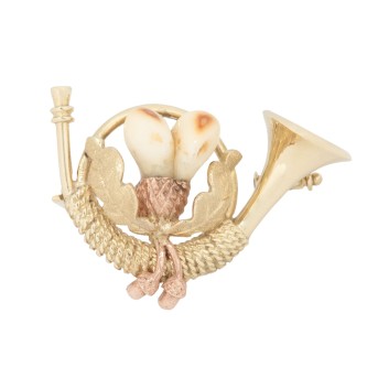 Brosche 'Jagdhorn' mit Grandeln,