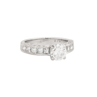 Ring mit Brillant ca. 1 ct und weitere Diamanten