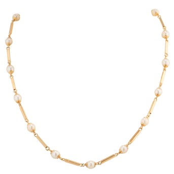 Kette mit Akoyaperlen