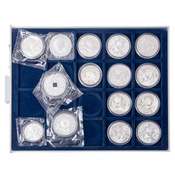 China/SILVER - Small collection of 10 Yuan pieces as well as 5 Yuan and 1 Dollar Australia. 15 pieces.