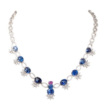 Collier mit 12 Saphiren von zus. 37,5 ct