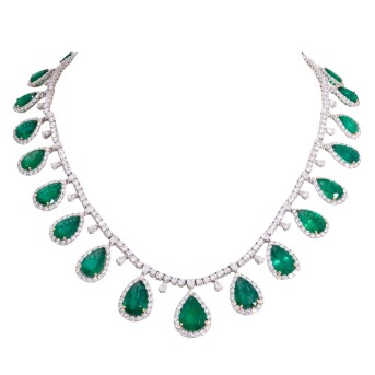 Edles Collier mit 19 Smaragden im