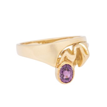 Ring mit pinken Saphir