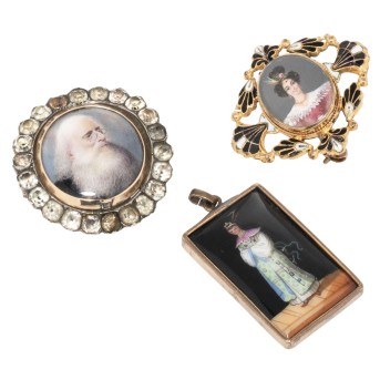 Set of 3 pieces of antique portrait jewelry,