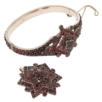 Jewelry set with garnet,