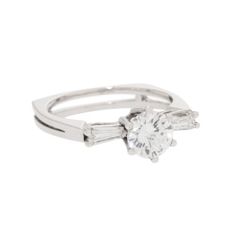 Ring mit Brillant von ca. 0,95 ct,