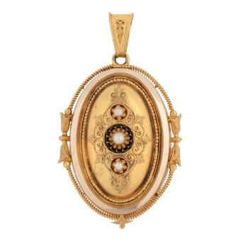 Historicism medallion pendant,
