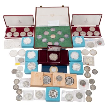 All world collection of coins and medals in total approx. 619g Ag fine