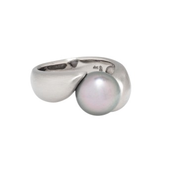 Ring with pearl, 