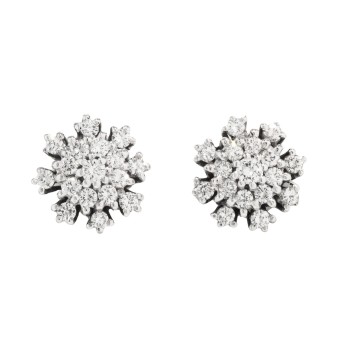 Pair of stud earrings with diamonds 