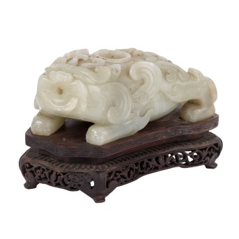 Jadeschnitzerei eines Wächterlöwen als Weihrauchbrenner. CHINA, 19.Jh.-frühes 20. Jh.