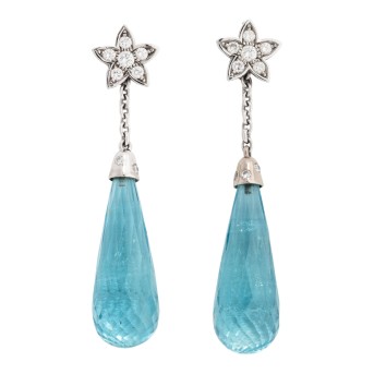 Pair of earrings with diamonds totaling 0.58 ct. 