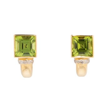 Earrings with peridot carrés totaling approx. 3 ct, and diamonds