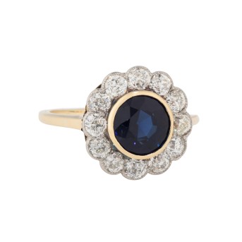 Ring with sapphire entouraged by old-cut diamonds