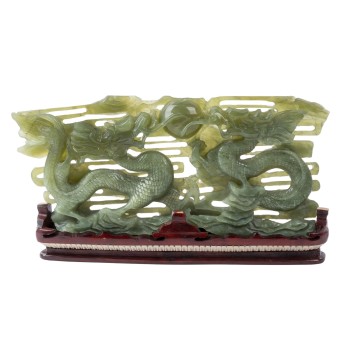 Drachenskulptur aus grüner Jade. CHINA, 20. Jh.