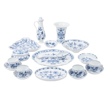 MEISSEN 17 Serviceteile 'Zwiebelmuster', 1. Wahl, 20. Jh.