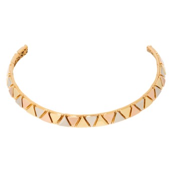 Necklace with geometric decoration,