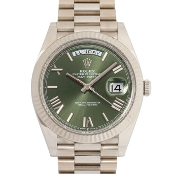 ROLEX ROLEX Day-Date 40 'Olive Green Dial' Ref 228239 Herrenuhr von 2022. Box und Papiere.