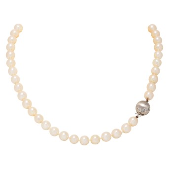 Pearl necklace with diamond clasp, 
