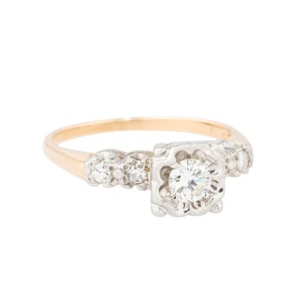 Ring mit Brillant von ca. 0,35 ct und 4 Diamanten