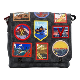 LOUIS VUITTON Messengerbag "DISTRICT ALPS", Koll.: 2018.