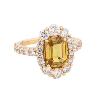 Ring with yellow sapphire 2.63 ct. in emerald cut