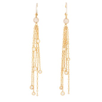 Elegant earrings with diamonds,