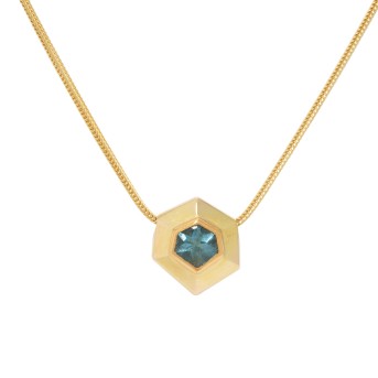 Pendant with hexagonal aquamarine