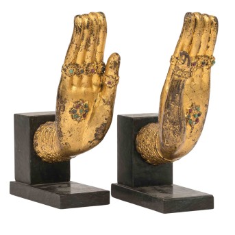 THAILAND "Paar dekorativer Buddha-Hände aus Bronze, feuervergoldet" 19. Jh. / frühes 20. Jh.